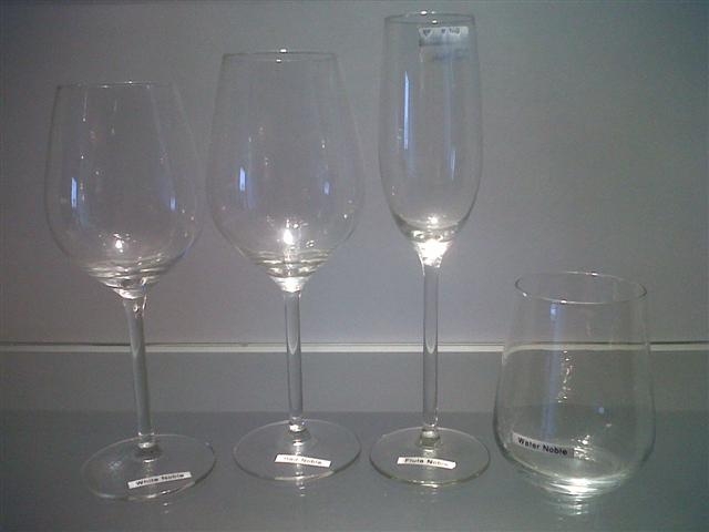 wine-glasses-red-noble